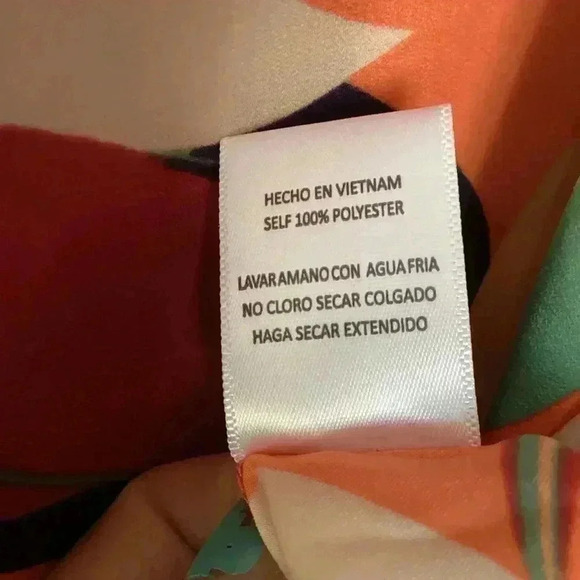 EASEL "Mirabelle" Dull Satin Geo Print
Vibrant Colored Button Up Collared Cuffed - Picture 7 of 9